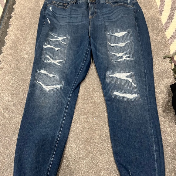 Torrid premium stretch bombshell skinny jeans - Picture 4 of 9